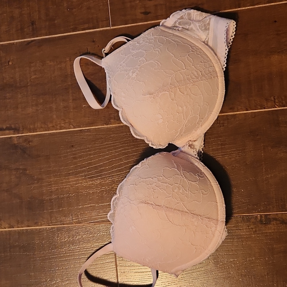Bras - Picture 2 of 10